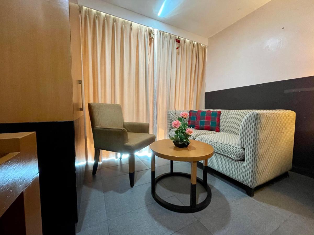 One Tagaytay Place Private Residences Tagaytay City Esterno foto