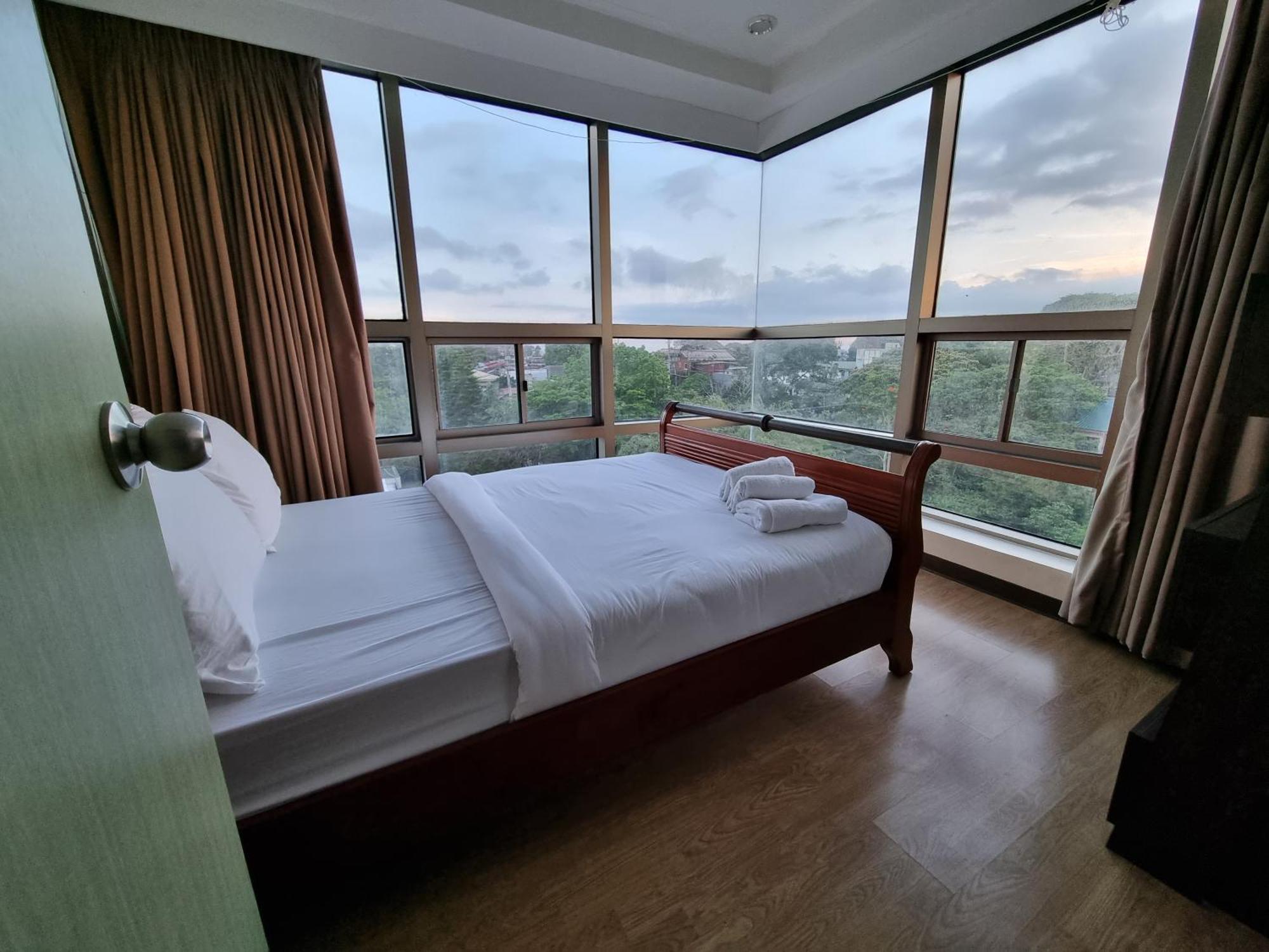 One Tagaytay Place Private Residences Tagaytay City Esterno foto